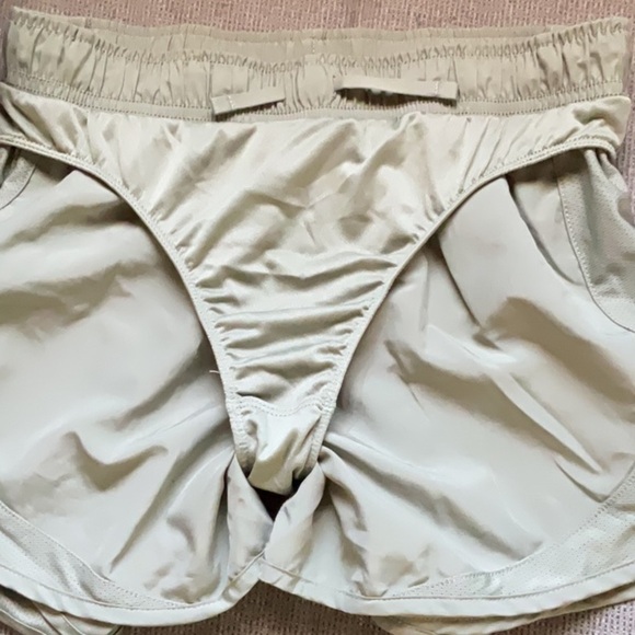 Nike Women's Olive Green Shorts Size S - Picture 10 of 10